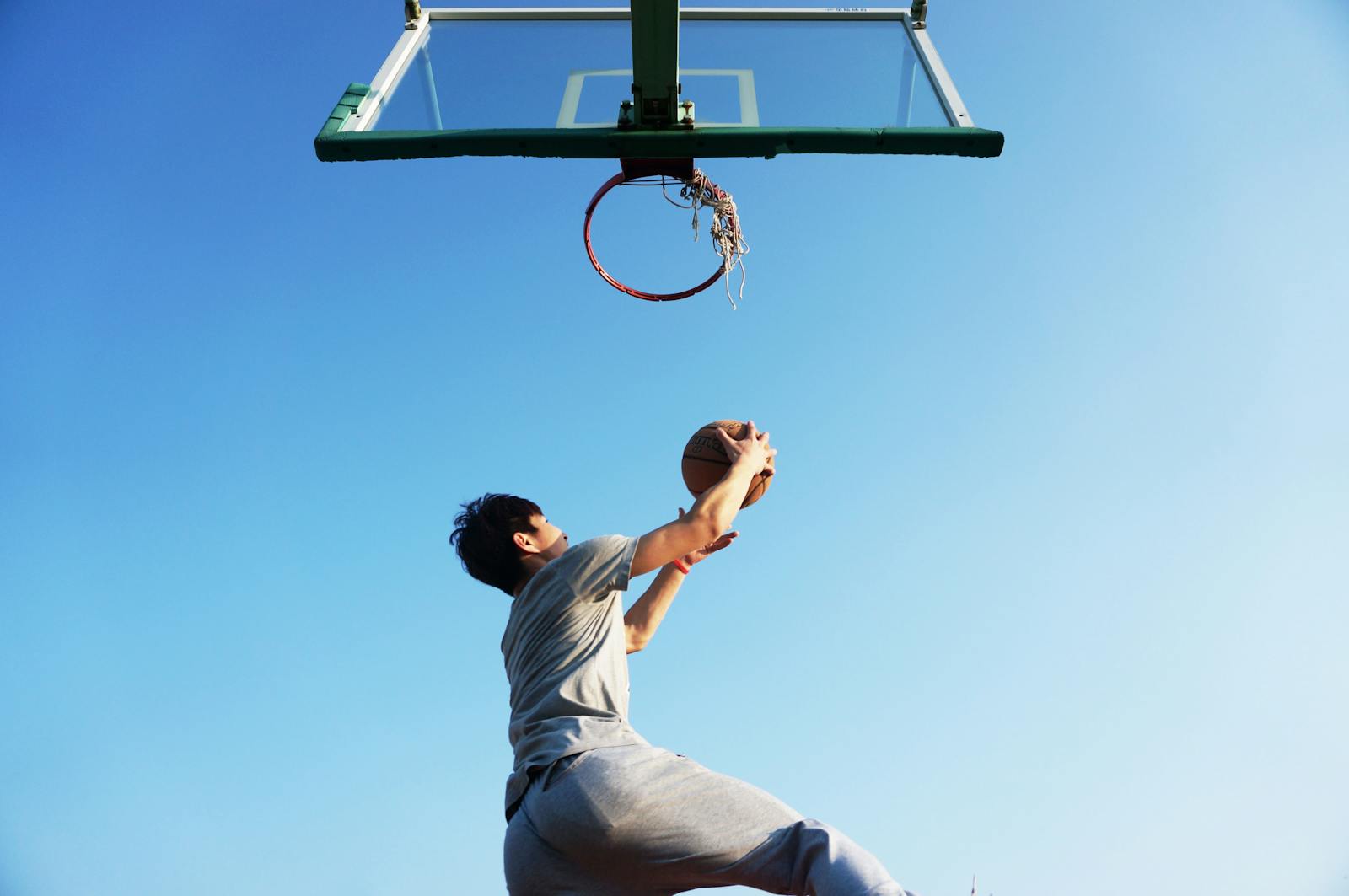 星空娱乐 — 篮球赛场扣篮瞬间